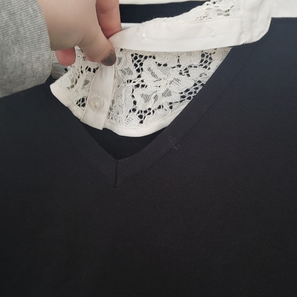 Sweater w/ Lace Collar - Picture 7 of 7